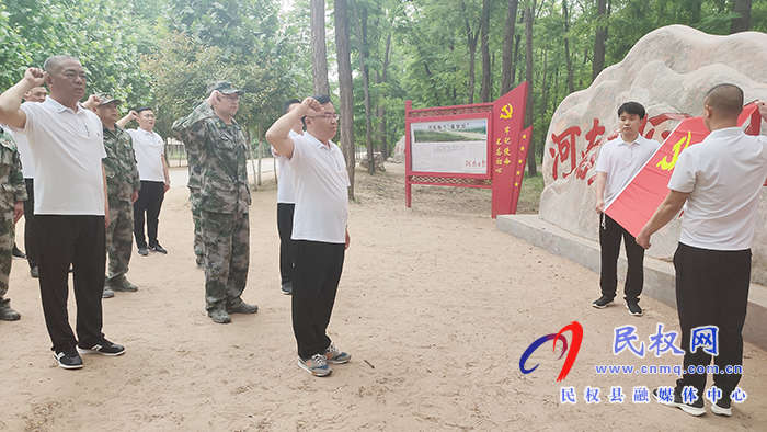 縣人武部、退役軍人事務(wù)管理局聯(lián)合開展“百年黨史路，啟航新征程”健步走暨“我為群眾辦實(shí)事”志愿者服務(wù)活動(dòng)
