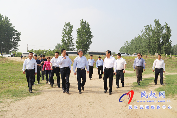 水利部河湖司副司長(zhǎng)、一級(jí)巡視員陳大勇一行到我縣調(diào)研黃河故道河道采砂專項(xiàng)整治工作