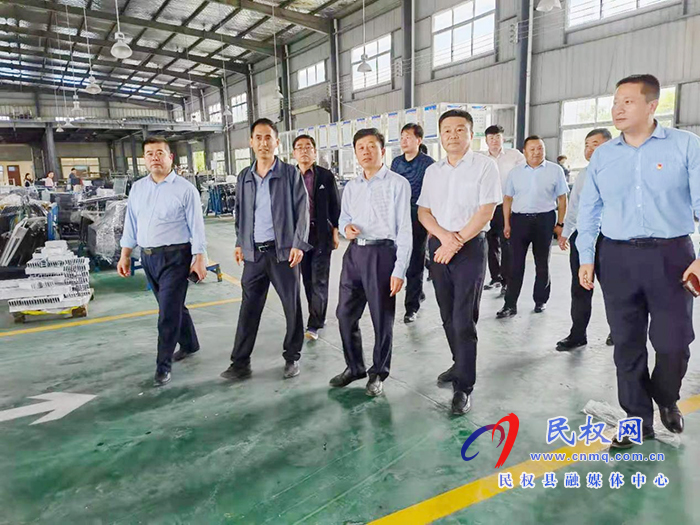 縣政府黨組成員、信訪局局長陳鴻志走進(jìn)企業(yè)開展“一聯(lián)三幫”、“百名行長走訪千家萬戶”調(diào)研活動