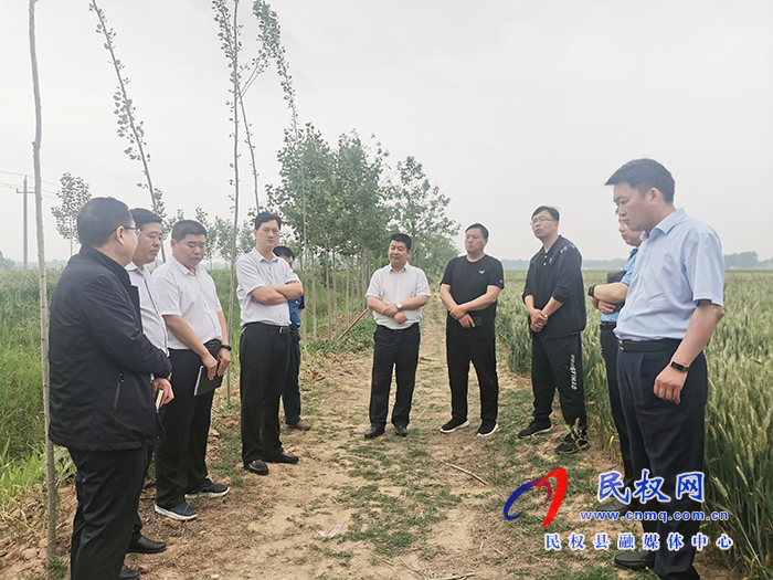 副縣長張士彬督導(dǎo)農(nóng)田水利設(shè)施排查整改工作并現(xiàn)場辦公 副縣長張士彬督導(dǎo)農(nóng)田水利設(shè)施排查整改工作并現(xiàn)場辦公