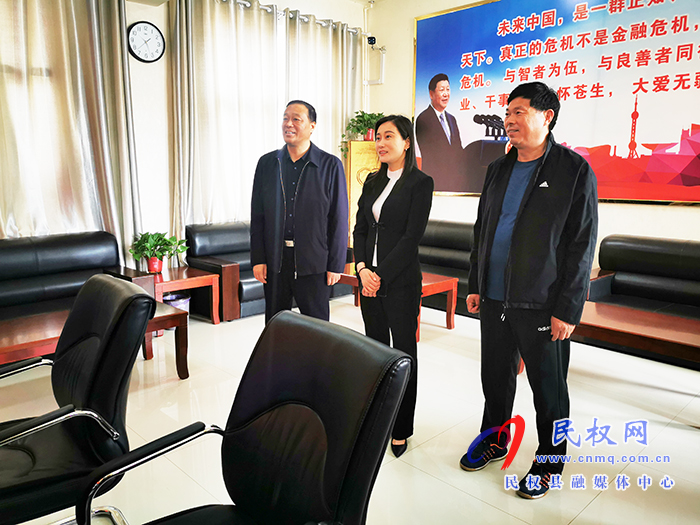 副縣長朱琳察看全縣九年級第二次模擬考試 副縣長朱琳察看全縣九年級第二次模擬考試