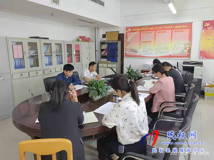 縣委編辦傳達(dá)貫徹全縣領(lǐng)導(dǎo)干部會(huì)議精神 縣委編辦傳達(dá)貫徹全縣領(lǐng)導(dǎo)干部會(huì)議精神