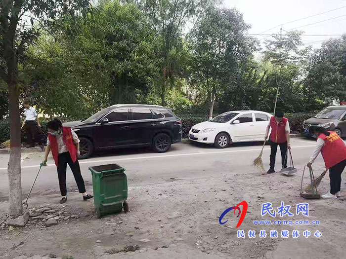 縣委編辦黨員干部打掃衛(wèi)生 助力文明城創(chuàng)建 縣委編辦黨員干部打掃衛(wèi)生 助力文明城創(chuàng)建
