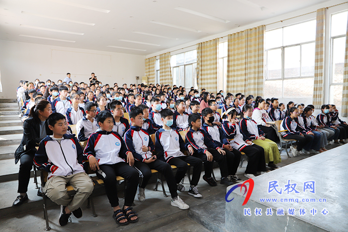 關(guān)工委:舉行黨史教育宣講報(bào)告會(huì) 關(guān)工委:舉行黨史教育宣講報(bào)告會(huì)