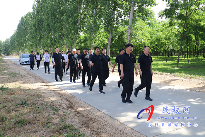 縣政協(xié)：開(kāi)展“學(xué)黨史、感黨恩、跟黨走”深化黨史學(xué)習(xí)教育徒步活動(dòng)