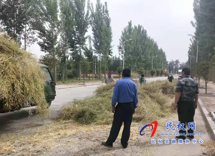 孫六鎮(zhèn):全面清理油菜秸稈 為麥田安全保駕護航 孫六鎮(zhèn):全面清理油菜秸稈 為麥田安全保駕護航