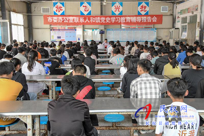 市委常務(wù)副秘書長、市委辦公室主任吳金山為民權(quán)縣人和鎮(zhèn)學(xué)校師生上黨課