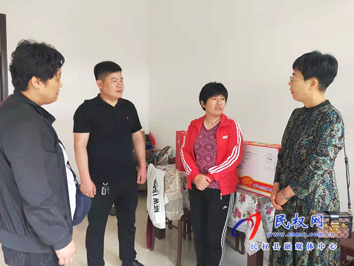 民權(quán)縣總工會開展“工會進(jìn)萬家”調(diào)研走訪慰問活動 民權(quán)縣總工會開展“工會進(jìn)萬家”調(diào)研走訪慰問活動
