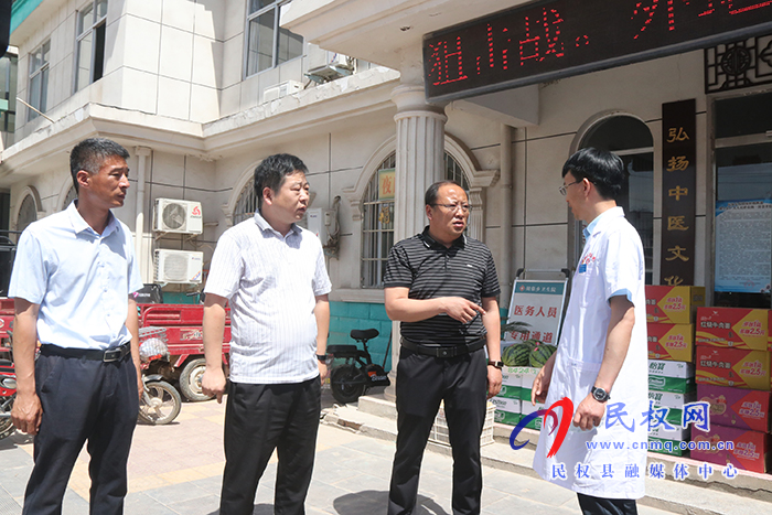 胡集鄉(xiāng)黨委書記白守玉看望慰問疫苗接種工作醫(yī)護(hù)人員 胡集鄉(xiāng)黨委書記白守玉看望慰問疫苗接種工作醫(yī)護(hù)人員