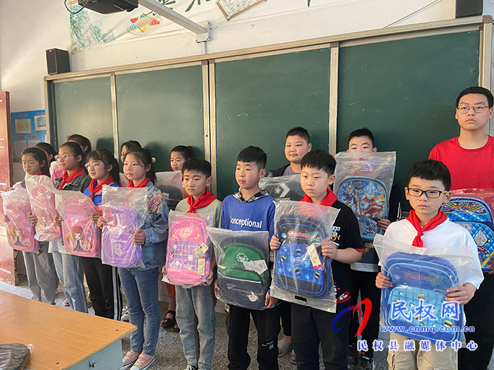 伯黨鄉(xiāng):六一愛心慰問 情暖留守兒童 伯黨鄉(xiāng):六一愛心慰問 情暖留守兒童