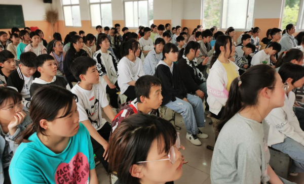 北關(guān)二中開(kāi)展“從小學(xué)黨史，永遠(yuǎn)跟黨走”主題教育活動(dòng)