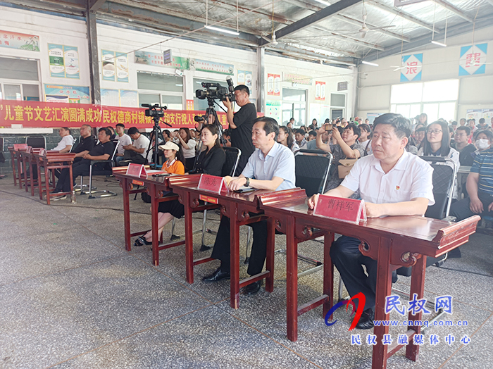 人和鎮(zhèn):舉辦六一兒童節(jié)匯演 人和鎮(zhèn):舉辦六一兒童節(jié)匯演