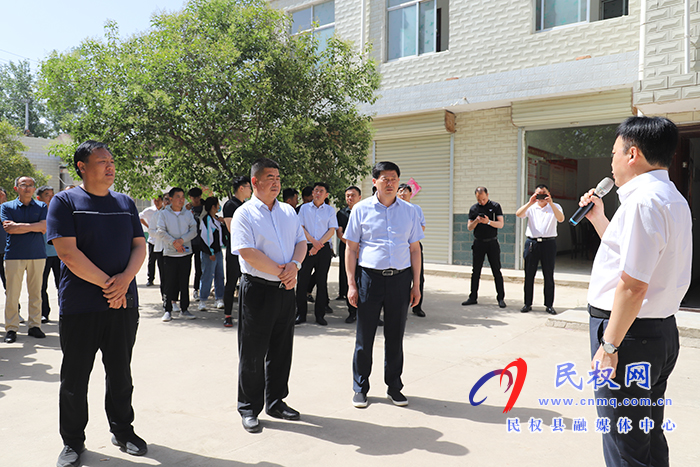 我縣召開2021年小麥新品種現(xiàn)場觀摩暨農(nóng)田水利設(shè)施排查與管護(hù)現(xiàn)場會(huì) 我縣召開2021年小麥新品種現(xiàn)場觀摩暨農(nóng)田水利設(shè)施排查與管護(hù)現(xiàn)場會(huì)