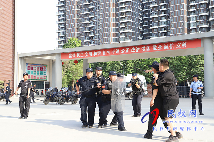 我縣開展“反恐防暴”聯(lián)合處置演練 我縣開展“反恐防暴”聯(lián)合處置演練