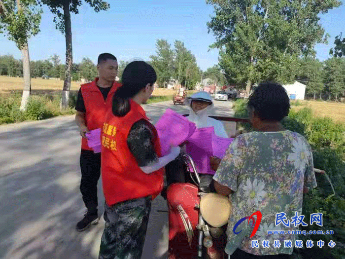白云寺鎮(zhèn)黨員志愿者我為群眾辦實事，服務三夏當先鋒