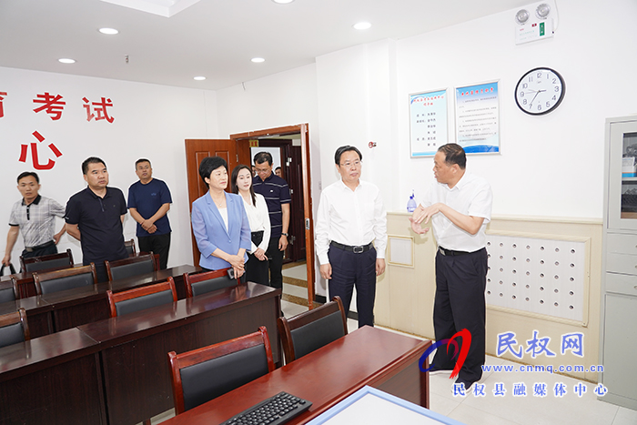市人大常委會副主任、縣委書記姬脈常查看高招考務(wù)工作準(zhǔn)備情況