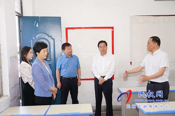 市人大常委會副主任、縣委書記姬脈常查看高招考務(wù)工作準(zhǔn)備情況