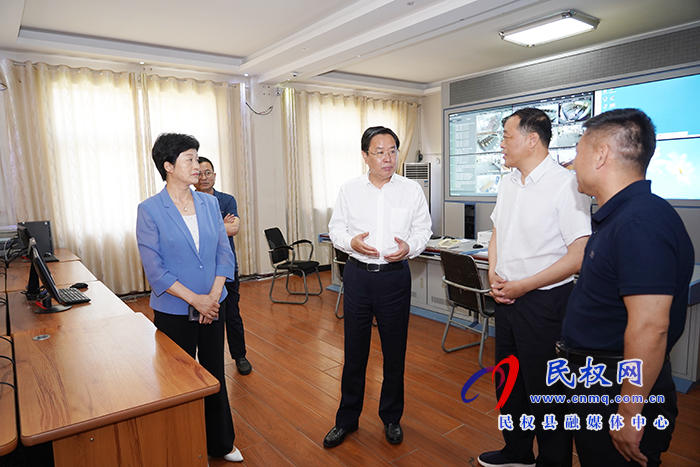 市人大常委會副主任、縣委書記姬脈常查看高招考務(wù)工作準(zhǔn)備情況