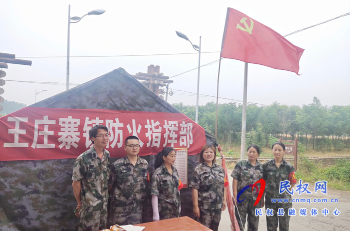 【黨員為咱辦實(shí)事】王莊寨鎮(zhèn)“三夏”一線 黨旗飄揚(yáng)分外紅 【黨員為咱辦實(shí)事】王莊寨鎮(zhèn)“三夏”一線 黨旗飄揚(yáng)分外紅