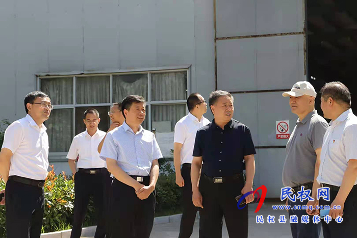 市農(nóng)信辦到民開(kāi)展“百名行長(zhǎng)走訪千家萬(wàn)戶(hù)”活動(dòng) 市農(nóng)信辦到民開(kāi)展“百名行長(zhǎng)走訪千家萬(wàn)戶(hù)”活動(dòng)