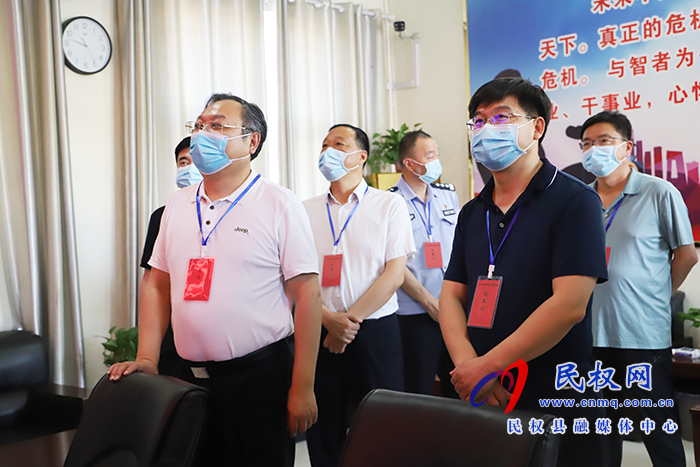 市委常委、常務副市長吳祖明到民察看高考準備工作