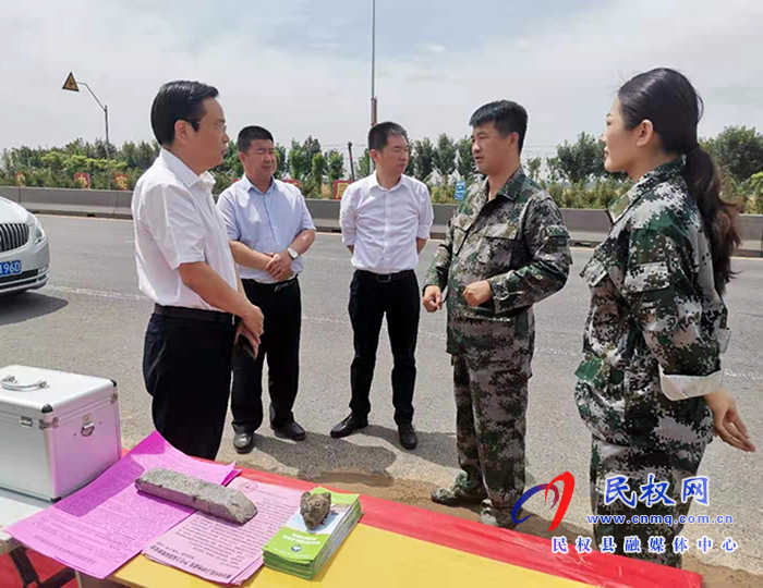 市人大常委會(huì)副主任、縣委書(shū)記姬脈常到我縣部分鄉(xiāng)鎮(zhèn)查看“三夏”生產(chǎn)工作