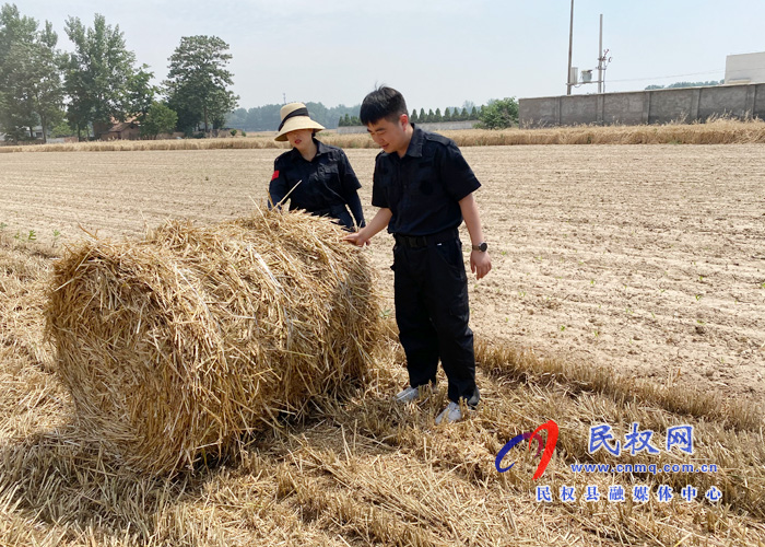 王橋鎮(zhèn):麥秸打捆助禁燒 ? 王橋鎮(zhèn):麥秸打捆助禁燒 ?