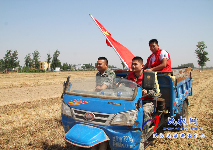花園鄉(xiāng)基干民兵“三夏”前線顯擔(dān)當(dāng) 花園鄉(xiāng)基干民兵“三夏”前線顯擔(dān)當(dāng)