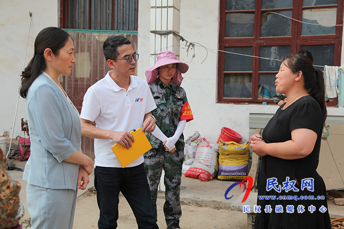 縣婦聯(lián)攜手縣脫貧攻堅副總指揮徐強走訪慰問“加油木蘭”項目受益人 縣婦聯(lián)攜手縣脫貧攻堅副總指揮徐強走訪慰問“加油木蘭”項目受益人