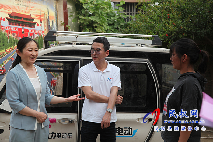 縣婦聯(lián)攜手縣脫貧攻堅副總指揮徐強走訪慰問“加油木蘭”項目受益人 縣婦聯(lián)攜手縣脫貧攻堅副總指揮徐強走訪慰問“加油木蘭”項目受益人