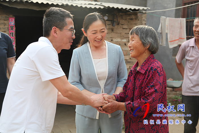 縣婦聯(lián)攜手縣脫貧攻堅副總指揮徐強走訪慰問“加油木蘭”項目受益人 縣婦聯(lián)攜手縣脫貧攻堅副總指揮徐強走訪慰問“加油木蘭”項目受益人