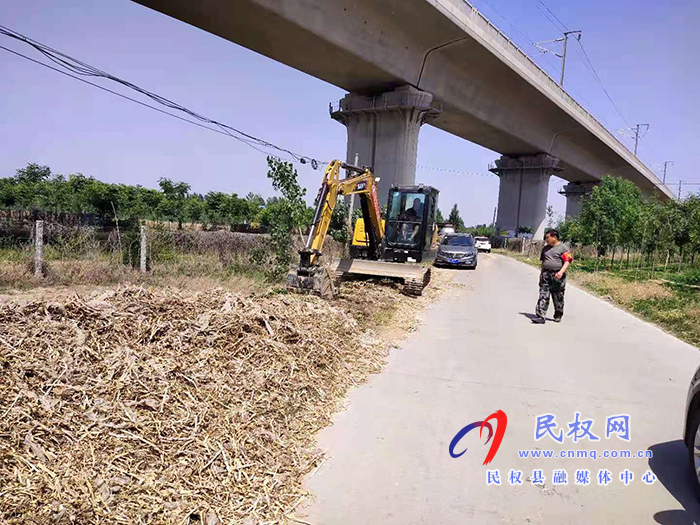 雙塔鎮(zhèn):“三邊三頭”在行動 秸稈禁燒不放松 雙塔鎮(zhèn):“三邊三頭”在行動 秸稈禁燒不放松