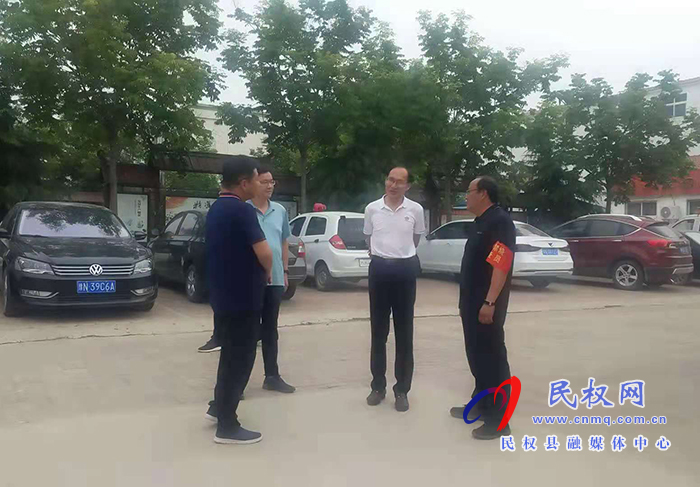 縣領(lǐng)導(dǎo)王雪山到我縣部分鄉(xiāng)鎮(zhèn)督導(dǎo)“三夏”生產(chǎn)、安全生產(chǎn)及巡河、防汛等工作