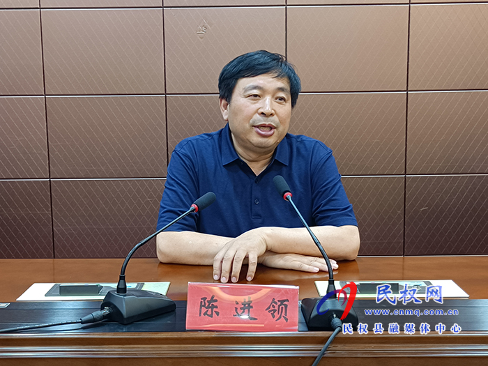 我縣召開迎“七一”機(jī)關(guān)單位綠化亮化工作部署會(huì) 我縣召開迎“七一”機(jī)關(guān)單位綠化亮化工作部署會(huì)