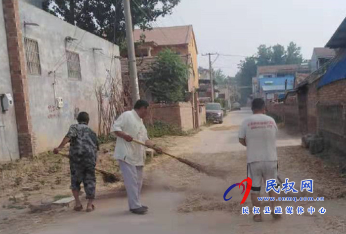 王橋鎮(zhèn)扎實(shí)做好“三邊三頭”清理工作 ? 王橋鎮(zhèn)扎實(shí)做好“三邊三頭”清理工作 ?