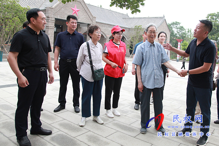 革命烈士李省三后人一行到秣坡村紅色文旅小鎮(zhèn)參觀 革命烈士李省三后人一行到秣坡村紅色文旅小鎮(zhèn)參觀
