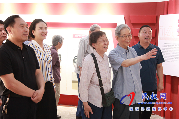 革命烈士李省三后人一行到秣坡村紅色文旅小鎮(zhèn)參觀 革命烈士李省三后人一行到秣坡村紅色文旅小鎮(zhèn)參觀