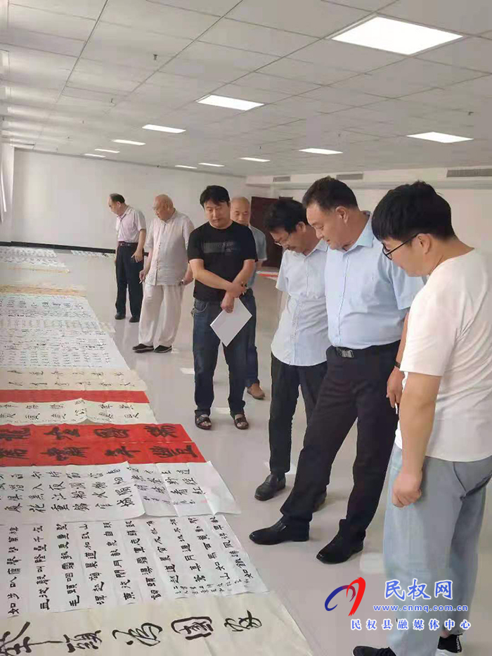 縣文聯(lián)舉行書法、美術(shù)、文學(xué)作品的征集以及評選活動