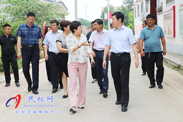 市委宣傳部副部長(zhǎng)劉瑞芳到民調(diào)研 “掃黃打非”基層示范點(diǎn)“護(hù)苗”工作站建設(shè)工作 市委宣傳部副部長(zhǎng)劉瑞芳到民調(diào)研 “掃黃打非”基層示范點(diǎn)“護(hù)苗”工作站建設(shè)工作