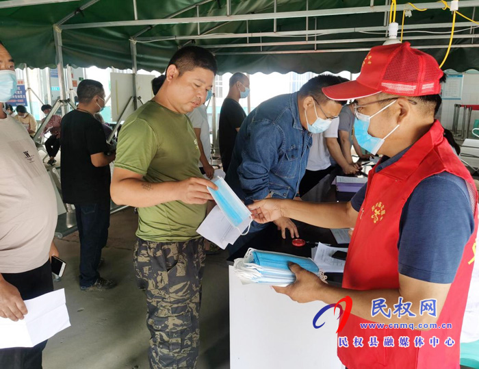 雙塔鎮(zhèn):志愿服務(wù)助力 疫苗有序接種 雙塔鎮(zhèn):志愿服務(wù)助力 疫苗有序接種