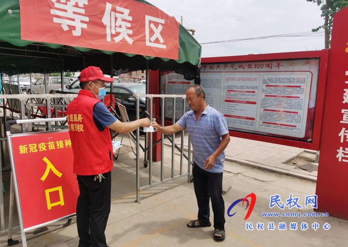 雙塔鎮(zhèn):志愿服務(wù)助力 疫苗有序接種 雙塔鎮(zhèn):志愿服務(wù)助力 疫苗有序接種