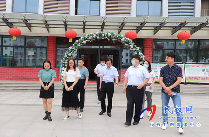 省市場(chǎng)監(jiān)督管理局領(lǐng)導(dǎo)蒞臨民權(quán)縣幼兒園督查食品衛(wèi)生安全工作 省市場(chǎng)監(jiān)督管理局領(lǐng)導(dǎo)蒞臨民權(quán)縣幼兒園督查食品衛(wèi)生安全工作