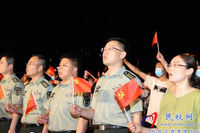 縣人武部政委潘俊琦帶隊出席第四屆“商丘好兵”頒獎典禮 縣人武部政委潘俊琦帶隊出席第四屆“商丘好兵”頒獎典禮