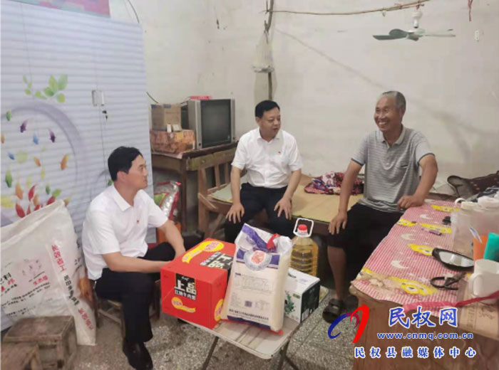 縣人大副主任石克林到孫六鎮(zhèn)開展“三五”基層工作日活動 縣人大副主任石克林到孫六鎮(zhèn)開展“三五”基層工作日活動