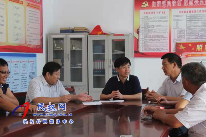 縣高新區(qū)常務(wù)副主任張愛軍到南華街道辦事處開展“三五”基層工作日活動 縣高新區(qū)常務(wù)副主任張愛軍到南華街道辦事處開展“三五”基層工作日活動