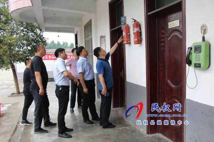 縣人大副主任李新軍到龍?zhí)伶?zhèn)開展校園消防安全大督查 縣人大副主任李新軍到龍?zhí)伶?zhèn)開展校園消防安全大督查