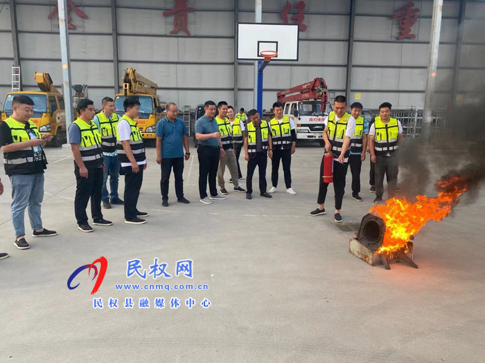 城管局路燈所：進(jìn)行消防演練、加強(qiáng)安全排查