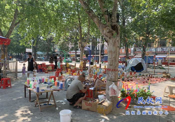 民權(quán)縣12345:廣場占用問題 12345開展現(xiàn)場辦公 民權(quán)縣12345:廣場占用問題 12345開展現(xiàn)場辦公