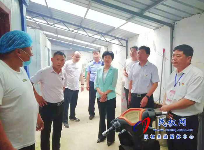 縣人大主任周燕到老顏集鄉(xiāng)開(kāi)展消防安全大檢查 縣人大主任周燕到老顏集鄉(xiāng)開(kāi)展消防安全大檢查