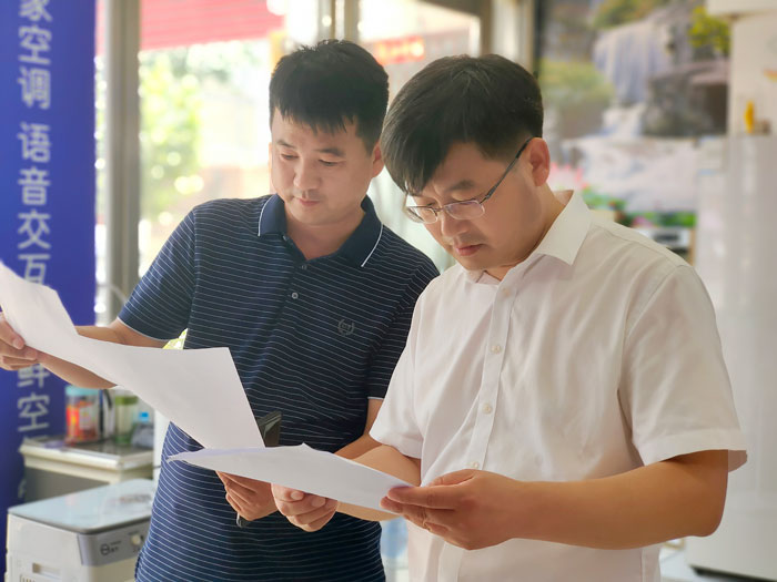 縣委副書記、縣長(zhǎng)張團(tuán)結(jié)到雙塔鎮(zhèn)督導(dǎo)暗訪安全生產(chǎn)工作
